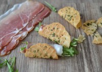 Parmesantacos mit Rucola und Schinken