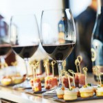 Wein und Fingerfood