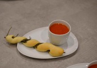 Süppchen von gegrillter Paprika mit Rosmarin-Brotstange